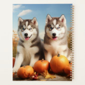 Alaskan Malamute Pup Autumn Delight Pompoen Planner (Achterkant)