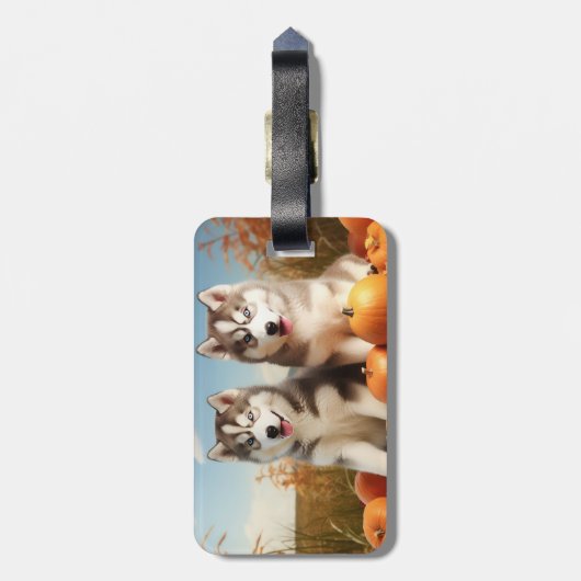 Alaskan Malamute Puppy Herfst Delight Pompoen Bagagelabel (Achterkant verticaal)