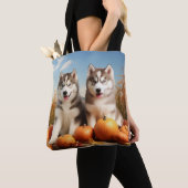 Alaskan Malamute Puppy Herfst Delight Pompoen Tote Bag (Dichtbij)
