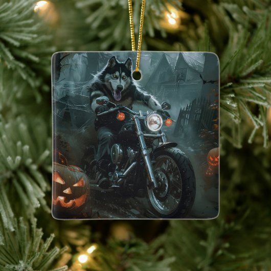 Alaskan Malamute Riding Motorcycle Halloween Eng Keramisch Ornament (Boom)