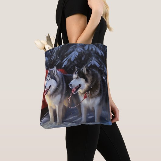 Alaskan Malamute Snowy Sleigh Ride Kerstmis Tote Bag (Dichtbij)
