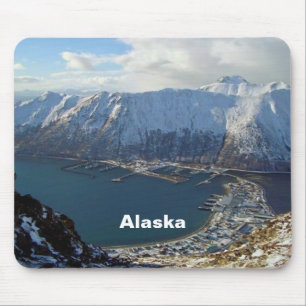 Alaskan Mountain Range en City onder Muismat