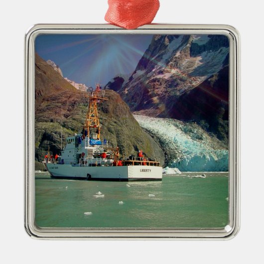 Alaskan Mountain-Uitzicht met Boat Metalen Ornament (Voorkant)