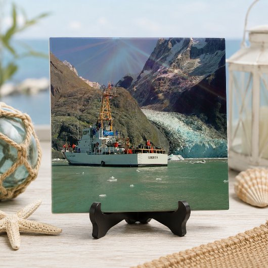 Alaskan Mountain-Uitzicht met Boat Tegeltje