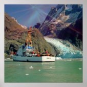 Alaskan Mountain Waterfall Uitzicht & Boat Poster (Voorkant)