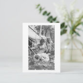 Alaskan Woman Making Snowschoenen Foto Briefkaart (Staand voorkant)