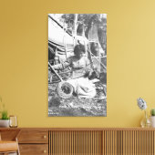 Alaskan Woman Making Snowschoenen Foto Canvas Afdruk (Insitu (Woonkamer))