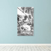 Alaskan Woman Making Snowschoenen Foto Canvas Afdruk (Insitu (Houten vloer))