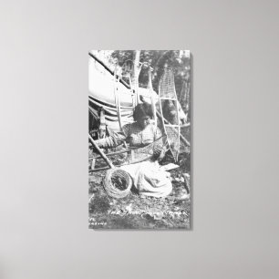 Alaskan Woman Making Snowschoenen Foto Canvas Afdruk