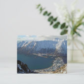 Alaskische bergketen en stad eronder briefkaart (Staand voorkant)