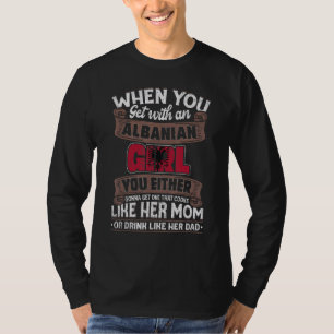 Albanese Mannen en vrouwen onder Albanese vlag T-shirt