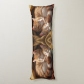 "Albedo Base-XL Body Kussen " Kleine Katten slapen (Achterkant (Verticaal))