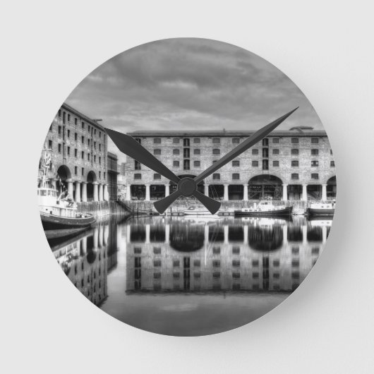 Albert Dock Liverpool Reflections Ronde Klok (Voorkant)