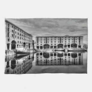 Albert Dock Liverpool Reflections Theedoek