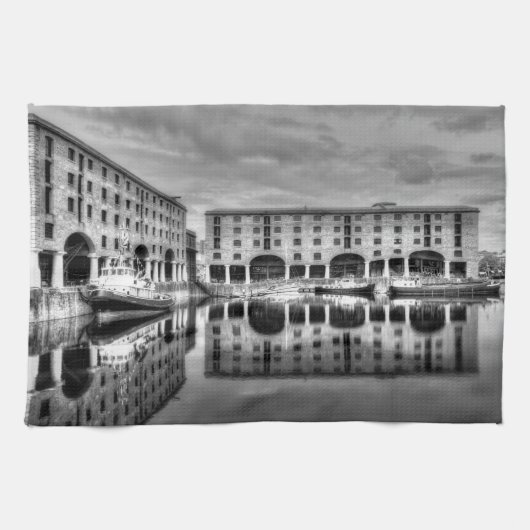 Albert Dock Liverpool Reflections Theedoek (Horizontaal)