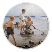 Albert Edelfelt - Boys spelen op de kust Keramische Knop (Voorkant)