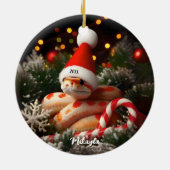 Albino maïs slang in een kerstmuts keramisch ornament (Achterkant)