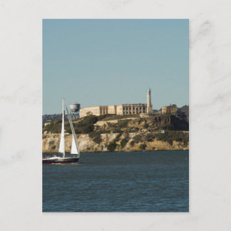 Alcatraz Island en een Lone Sailboat Briefkaart