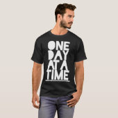 Alcoholics anoniem Een dag voor een soberheid adve T-shirt (Voorkant volledig)