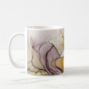 Alcoholinkt wervelt, gele tint, abstract. koffiemok