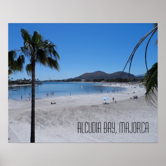 Alcudia-strand en baai landschap Majorca Spanje Poster (Voorkant)