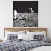 Aldrin kijkt terug op Tranquility Base Canvas Afdruk (Insitu (Slaapkamer))