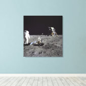 Aldrin kijkt terug op Tranquility Base Canvas Afdruk (Insitu (Houten vloer))