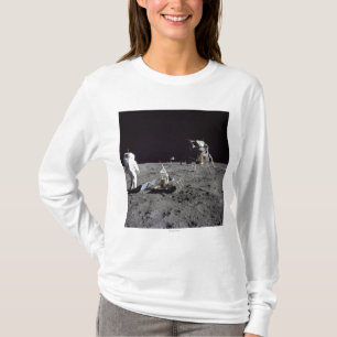 Aldrin kijkt terug op Tranquility Base T-shirt