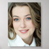 Aleksandra Nikiforova Poster (Voorkant)