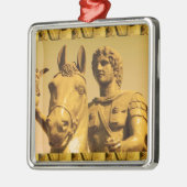 ALEXANDER DE GROTE :  Vintage Alexanderia Metalen Ornament (Links)