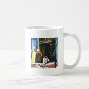 Alexandria VA - Corgi ontspant voor King St Koffiemok