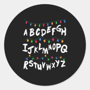 Alfabet Kerstverlichting T Shirt Vreemde T-Shirt G Ronde Sticker