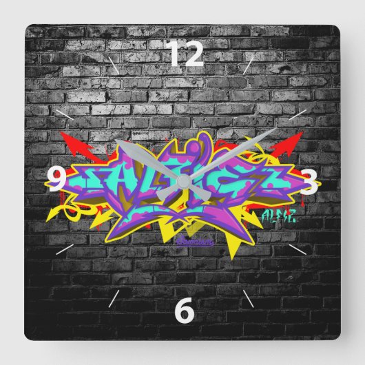 Alfie in graffiti met grijze bakstenen vierkante klok (Voorkant)