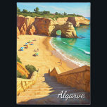 Algarve Beach Portugal Reizen Magneet<br><div class="desc">De Algarve, de meest zuidelijke regio van Portugal, staat bekend om zijn adembenemende kustlijn, gouden stranden en charmante witgekalkte dorpjes. Met meer dan 300 dagen zon per jaar is het een van de beste strandbestemmingen van Europa, met indrukwekkende kliffen, verborgen zeeen grotten en kristalhelder water. De regio staat bekend om...</div>