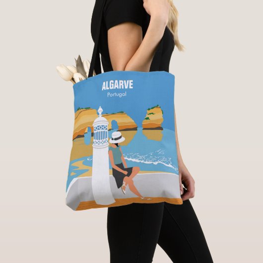 Algarve strandmeisje op manier tote bag (Dichtbij)