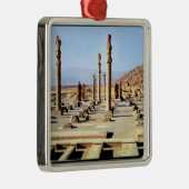 Algemeen uitzicht van de Apadana, opgericht onder  Metalen Ornament (Rechts)