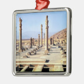 Algemeen uitzicht van de Apadana, opgericht onder  Metalen Ornament (Links)