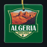 Algerije Illustratie Retro Badge Keramisch Ornament<br><div class="desc">Algerije vector kunstwerk ontwerp. Algerije staat bekend om zijn uitgestrekte en diverse landschappen - van de uitgestrekte Sahara-woestijn tot de goed bewaard gebleven oude ruïnes in het noorden.</div>