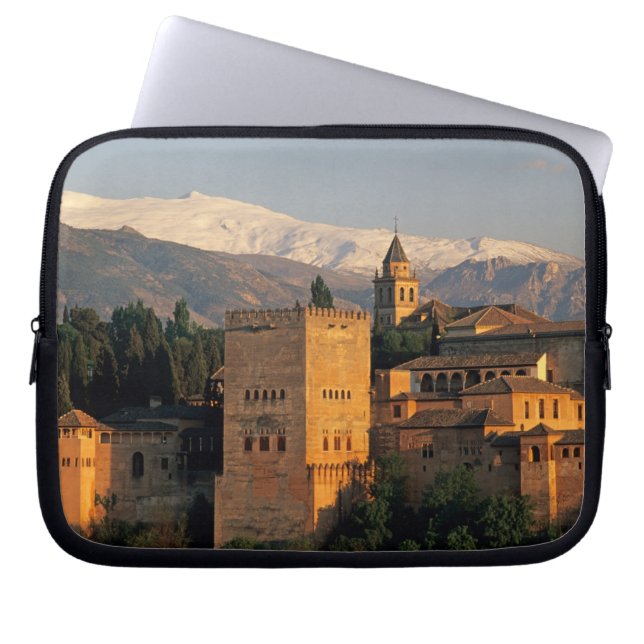 Alhambra; Granada; Andalusië, Spanje, Sierra Laptop Sleeve (Voorkant)