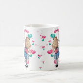 Alice en de harten, Alice Reaching om te horen Koffiemok (Center)