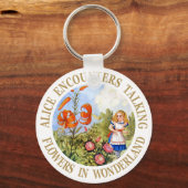 Alice Encounters Talking Flowers in Wonderland Sleutelhanger (Voorkant)