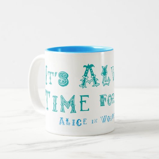 Alice in Wonderland Altijd tijd voor de Mok van Te (Voorkant links)