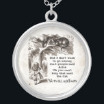 Alice in Wonderland; Cheshire Cat met Alice Zilver Vergulden Ketting<br><div class="desc">schilderende sprookjes en kinderverzorgers afbeelding van Alice met de Cheshire Cat door John Tenniel in Lewis Carroll's Alice's Adventures in Wonderland, 1865, een tekstvormende dialoog inbegrepen. "We zijn allemaal boos hier":) Het ontwerp is op een oude (grafische) achtergrond die kan worden verwijderd om uw ideale aangepaste kleur toe te voegen....</div>