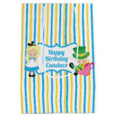 Alice in Wonderland Cute Personalized Kind Birthda Medium Cadeauzakje (Achterkant)