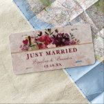 Alice in Wonderland Elegante bruiloft net getrouwd Nummerplaat<br><div class="desc">Alice in Wonderland Elegant  bloemontwerp in Blush Pink,  Red,  Roos en Paarse. Met Classic Typography Script Fonts,  en Elegant Gold foil Lijst met de Queen of hearts - Wedding Just Married Passen getrouwd Licentie Bord Hoesje! ~ Controleer mijn winkel om de volledige bruidssuite voor dit ontwerp te zien!</div>