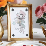 Alice in Wonderland Mad Hatter Character Kaart<br><div class="desc">Schitterend ontworpen Alice in Wonderland tafelnummerborden. Ideaal voor Alice in Wonderland-themed event. We hebben de iconische Alice in Wonderland gekke haatillustratie met de hand hersteld door ze met de hand te schetsen en tot leven te brengen met prachtige waterverf ondertoon. Het lijstaantal wordt ontworpen als speelkaart met het spadsymbool in...</div>