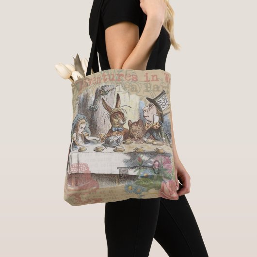 Alice in Wonderland Mad Tea Party Kunst Tote Bag (Dichtbij)