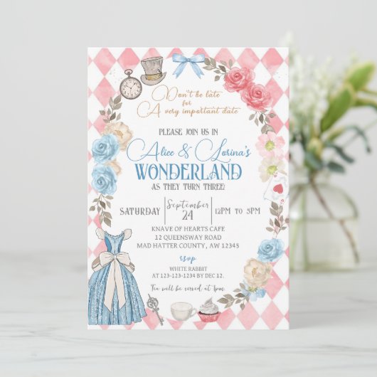 Alice in Wonderland Party, Tweeling 3e Verjaardag  Kaart (Staand voorkant)