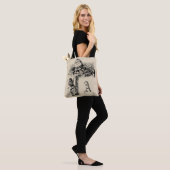  Alice in Wonderland, pompoen tegen de muur Tote Bag (Op model)