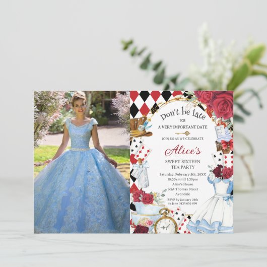 Alice in Wonderland Red Floral Birthday Tea Party Kaart (Staand voorkant)